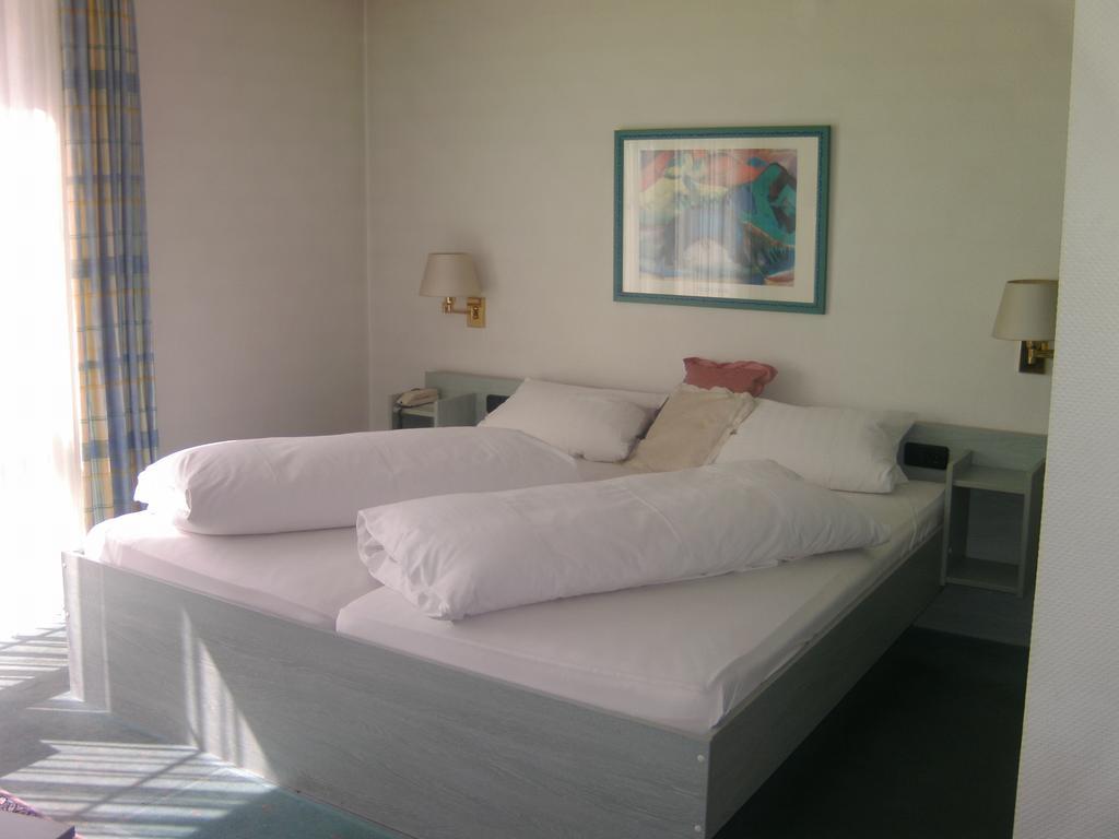 Hotel Deutsches Haus บัดบรึคเคนเนา ภายนอก รูปภาพ