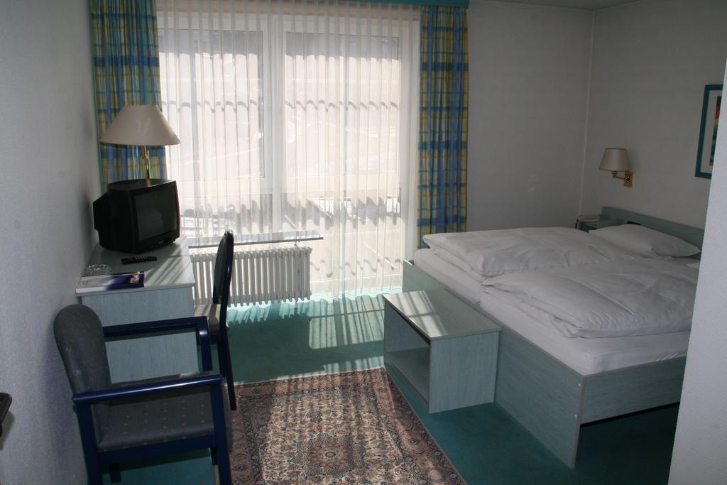 Hotel Deutsches Haus บัดบรึคเคนเนา ห้อง รูปภาพ
